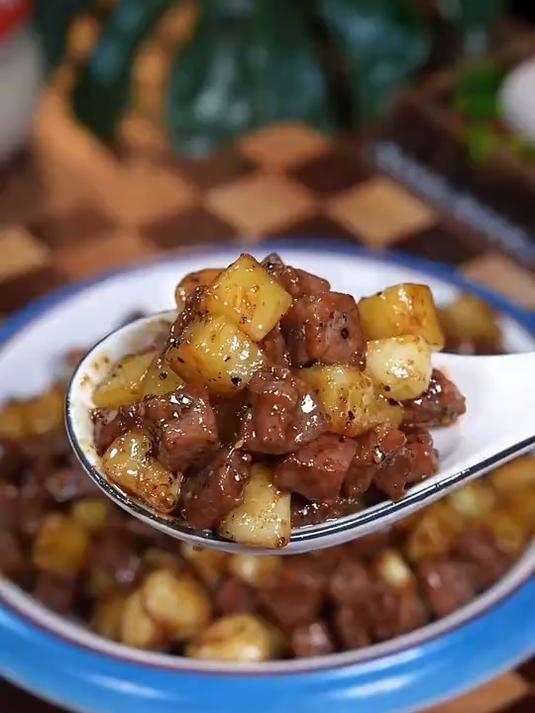 好吃又下饭的黑椒牛肉粒教程，做法简单，牛肉软嫩入味，嘎嘎好吃#法式黑椒牛排腌料##腌料#