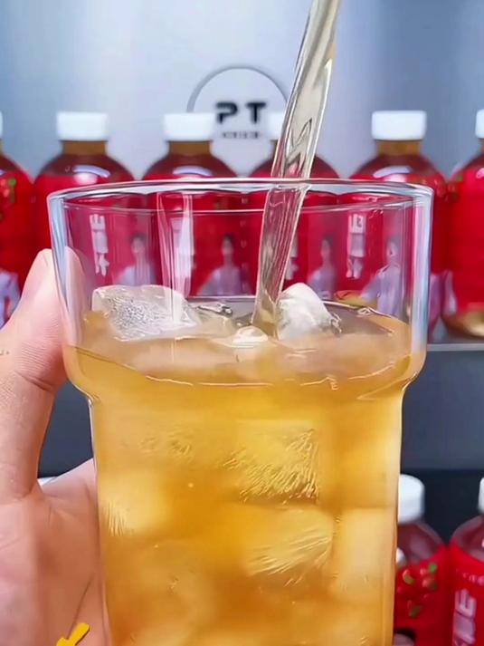 一点不夸张,放凉后的山楂汁比买的还好喝,无添加,没有高科技