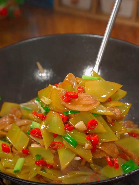 清脆爽口的青笋炒肉