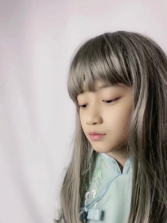 虽然女生吃饭一丢丢但确能喝完一大杯奶茶