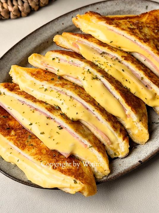 10分钟能量早餐爆浆芝士火腿三明治