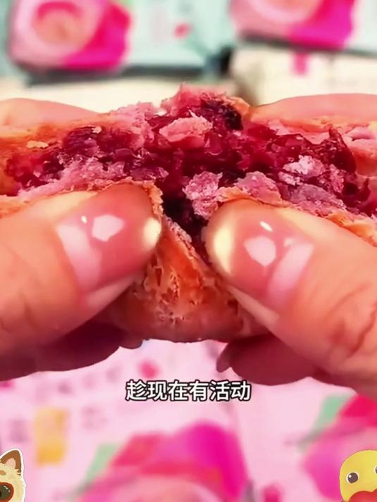 正宗云南鲜花饼,新鲜食用玫瑰制作,酥香软糯,花香浓郁,好吃不腻,舌尖上的花香美味!