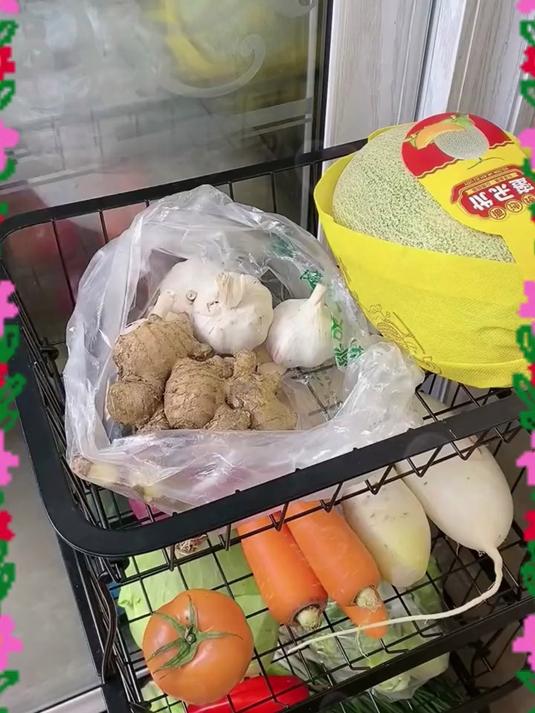 买菜别再堆墙角!5层果蔬架带滑轮,分类收纳厨房变整洁