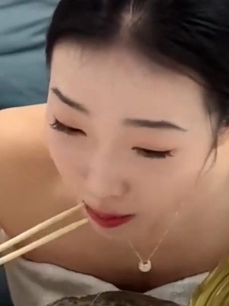 当我忽悠女友接了鲱鱼广告,她是真厉害