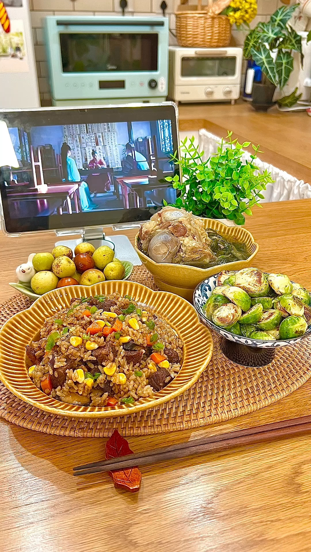 一人食:今天吃牛肉焖饭,香煎孢子甘蓝,大骨海带汤