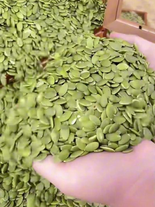 南瓜子仁撒玉米烙!煎后香脆带坚果香,甜糯玉米混脆感
