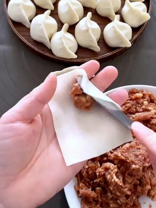 自从用上了这个挑馅勺子,包饺子速度比以前快多了