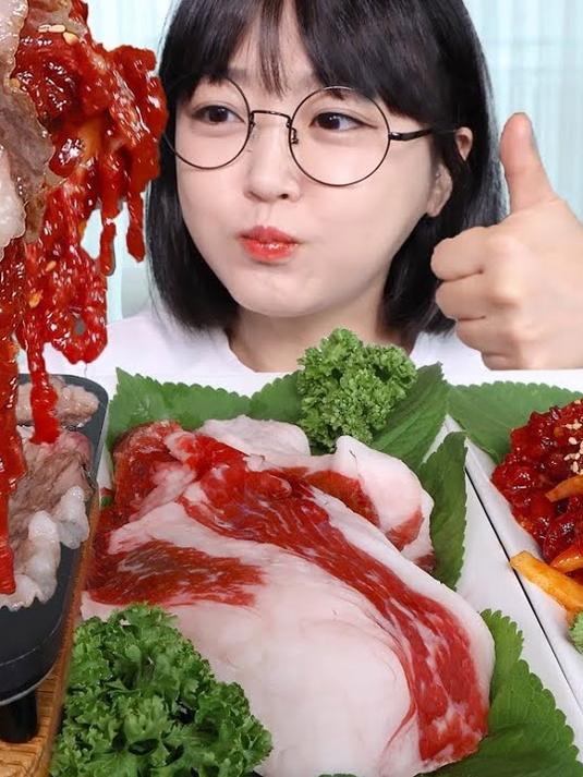 国外都是如何花式吃牛肉和牛肝的,你敢这样直接生吃吗?