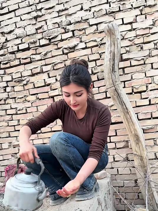 尝尝我们新疆烤包子,感受一下异域风情!