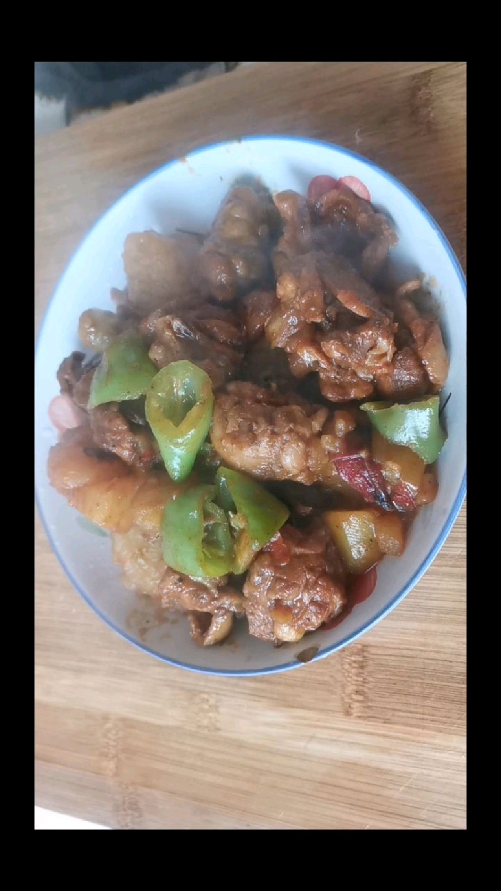 家庭版土豆炖鸡块,好吃又简单,只需要十分钟就可以做好的一道菜
