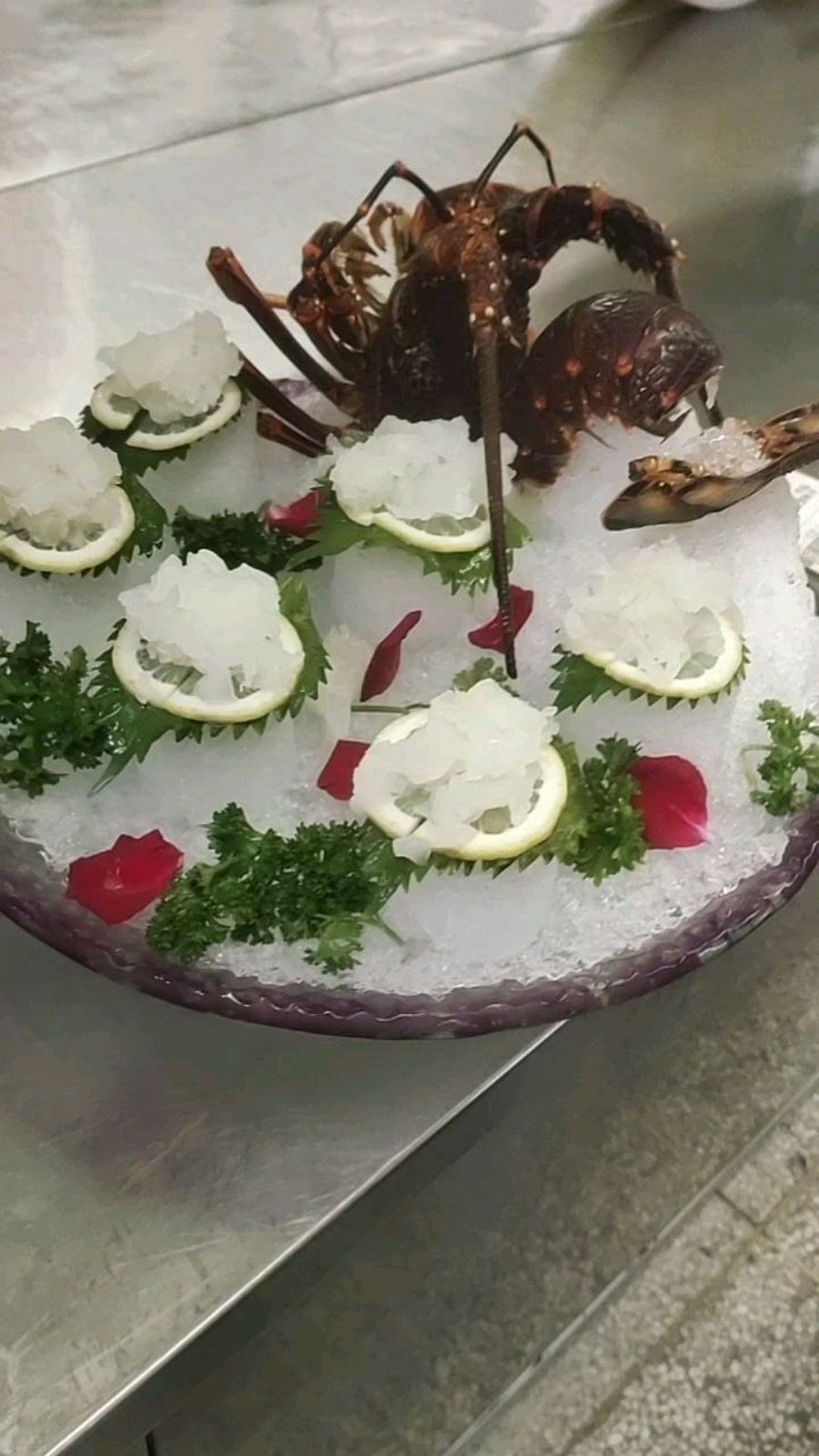 你不按菜品名称《芝士焗龙虾、头尾熬粥》出菜,凉菜厨师要买单!愁人