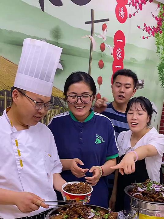 特色炒鸡架,麻辣鲜香,忍不住流口水,你吃过吗?