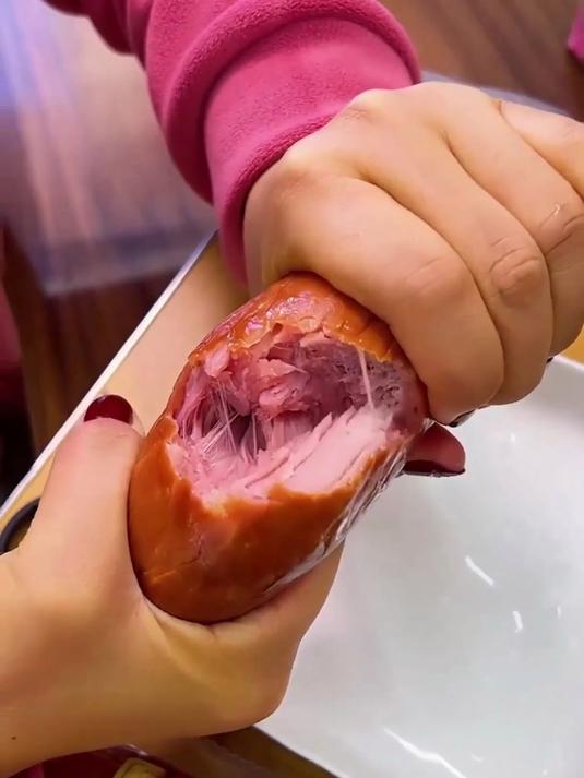 肉眼可见的肉丝！青岛火腿紧实 Q 弹，烟熏味浓