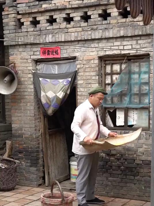 今天娇娇送虾给娇娇吃香辣虾