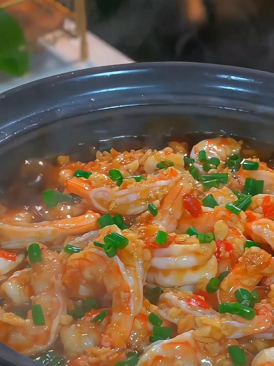 孩子放假回家，每次都点名要我做这个蒜蓉粉丝虾煲