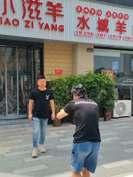 为青年创业开贵州羊肉粉店(拍一条宣传片)