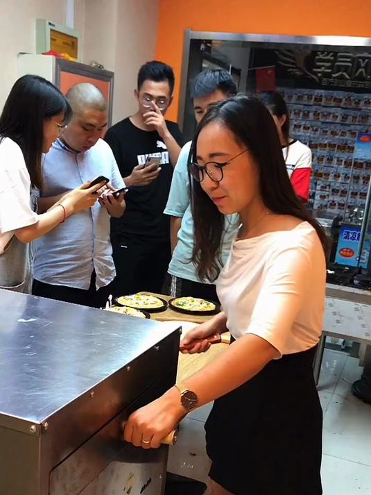 手工披萨适合小本创业?投资少风险低,摆摊灵活赚钱有保障!