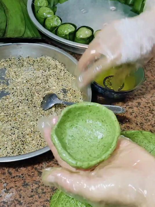 艾叶糍粑,煎着吃特别好吃,甜味肉盐味随便自己制作