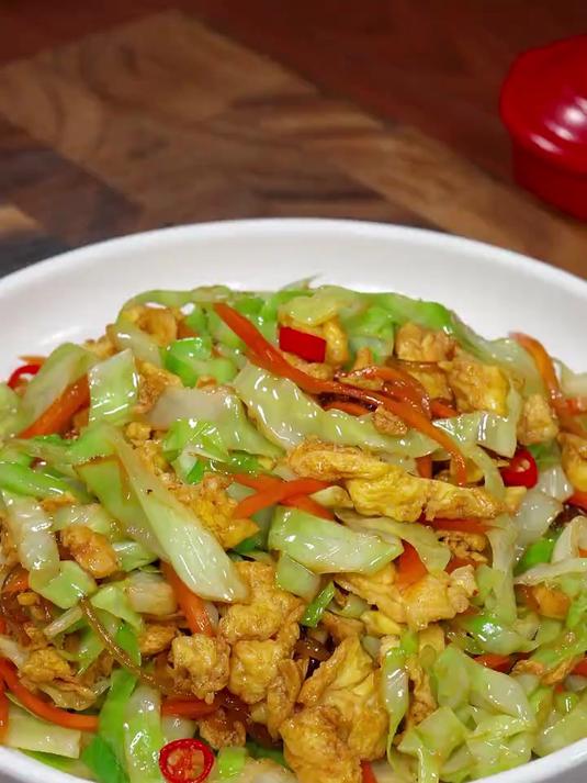 以后有包菜买回家，你就试试这个包菜炒粉丝的做法