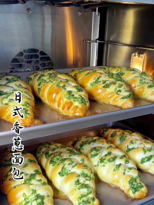一次醒发的日式香葱面包,咸香好吃