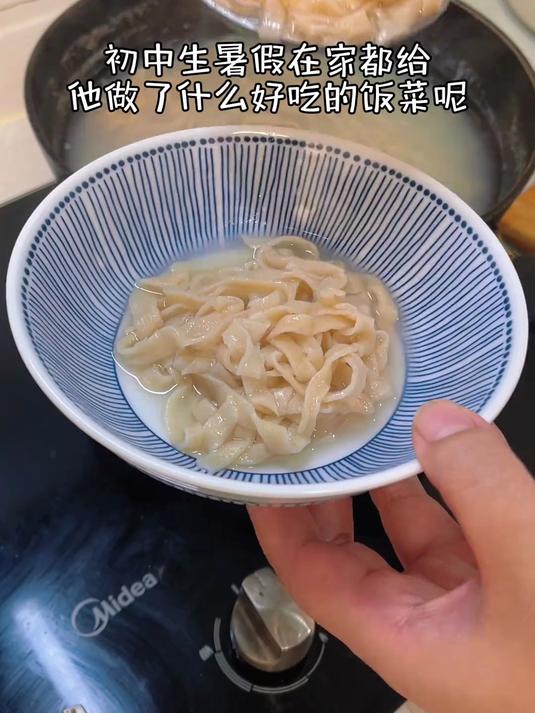 初中生暑假爱心午餐:炸酱面、干煸带鱼、莲子绿豆西米