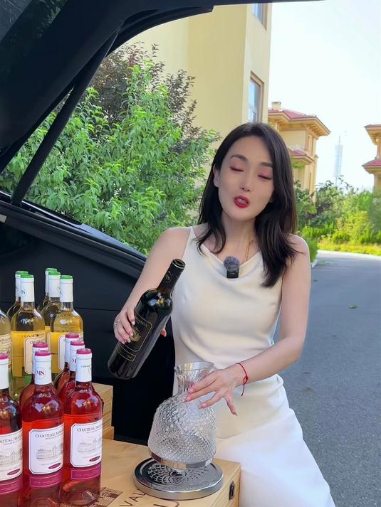 有三高的朋友可以试试我们的葡萄酒，原汁发酵，喝着放心还不胀肚