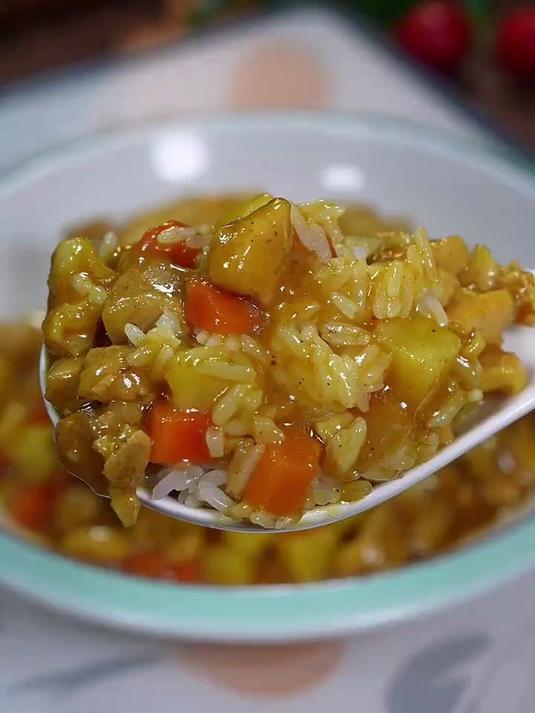 孩子们都爱吃的咖喱鸡肉饭,酱香浓郁