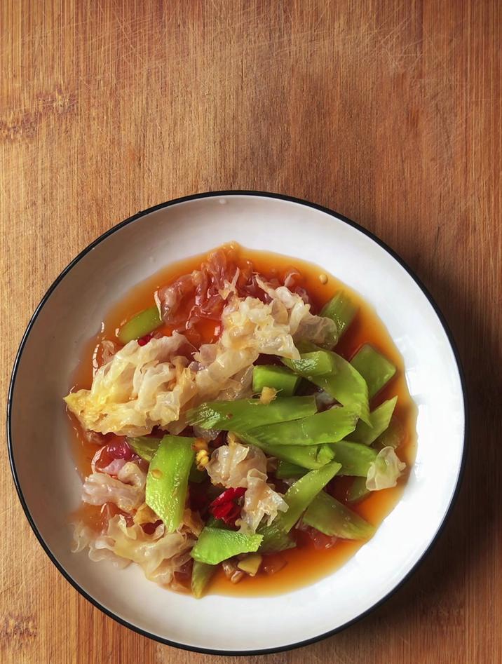 凉拌银耳的家常做法,像我这样做,酸辣好吃