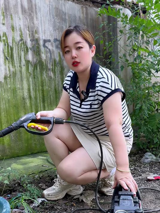 这个家用高压洗车机干活便捷,拿回家收拾卫生很方便,排队洗车的烦恼也通通抛开#洗车##洗车机