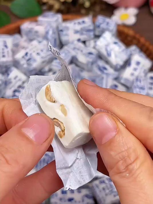 这颗牛轧糖谁不爱?香浓脆甜不粘牙,价格实在全家抢着吃!