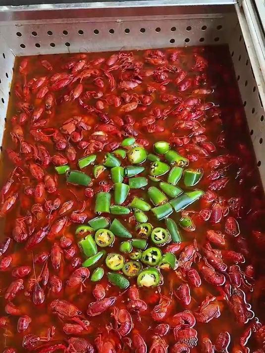 美式硬核海鲜煮！这样炖小龙虾，看完直接刷新认知#国外美食##海外生活##小龙虾#