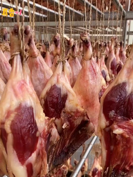 天冷了我们安徽这边都喜欢搞点咸货小火锅吃边炖边吃咸香又下饭