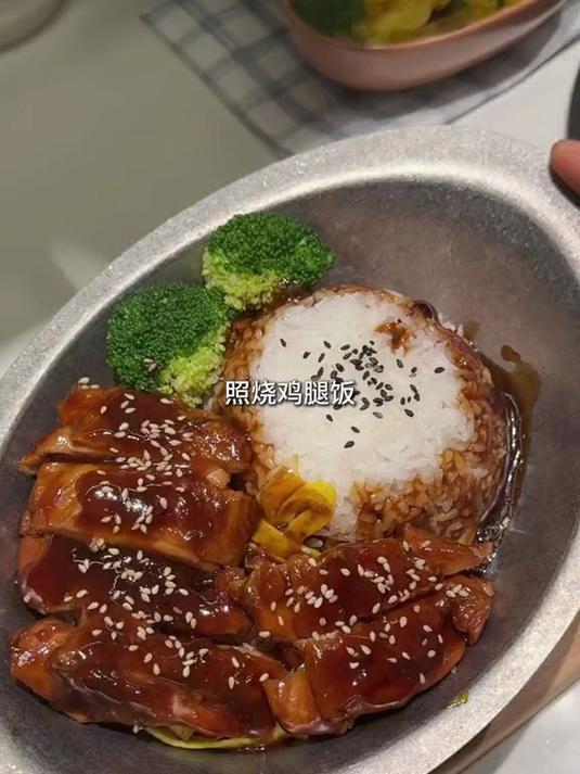 小朋友抢着吃的照烧鸡腿饭有多美味！