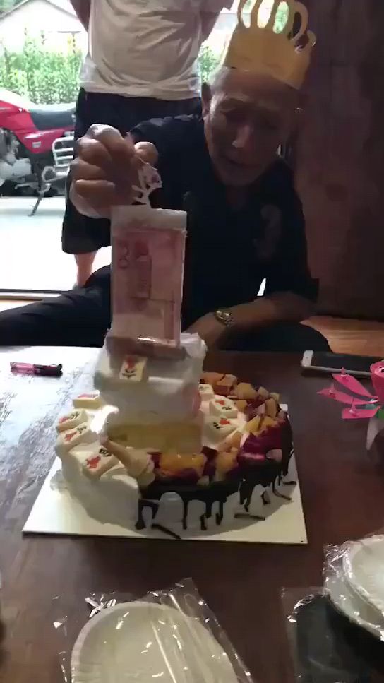 翻车的抽钱红包蛋糕