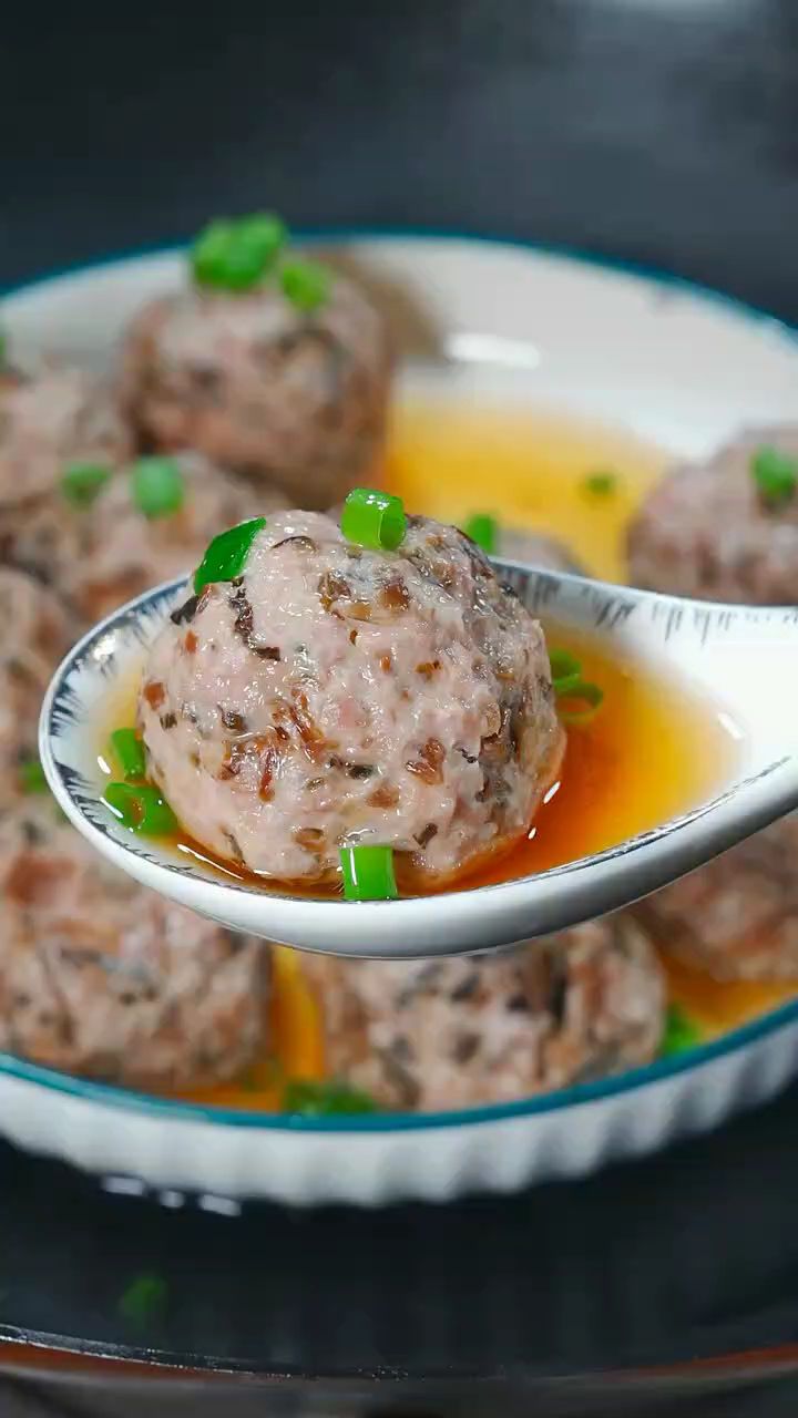 梅菜肉丸子的做法