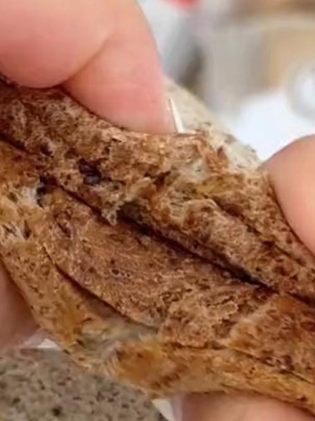#金榜同行时#全麦面包比白面包热量低?专家提示:热量不相上下