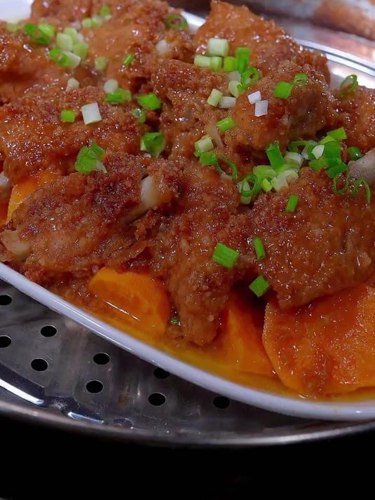 今天吃新学的粉蒸排骨又嫩又香