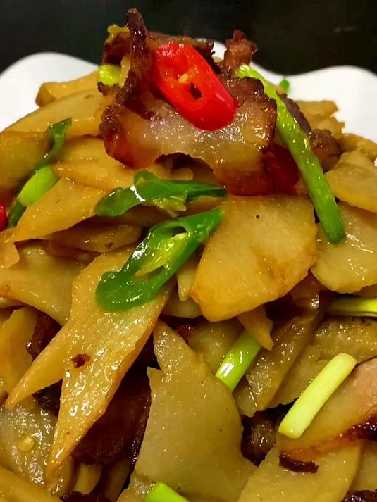 #春暖花开的日常# 萝卜干炒腊肉做法