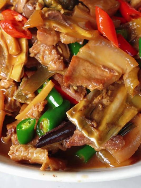 吃点不一样的水鱼煲,加五花肉跟走地鸡的那种哦