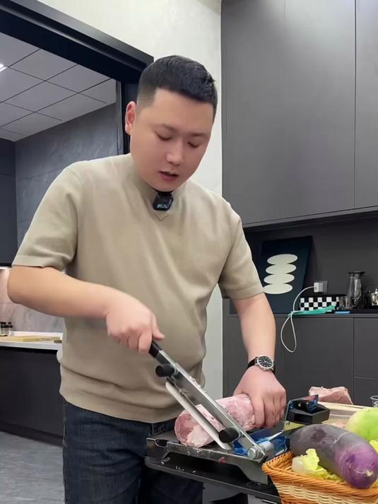 新款加厚不锈钢牛羊肉卷切片机,简约小型肥牛卷冻肉切片