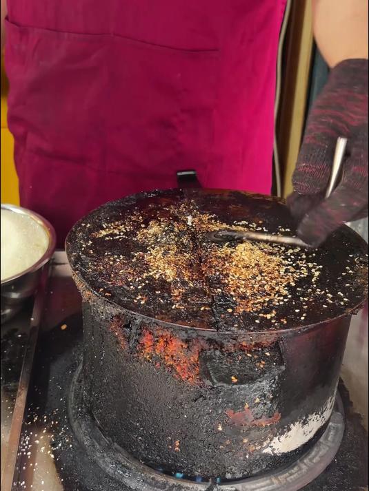 街头25一份的德芙巧克力爆米花！绝了！