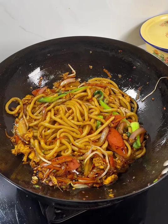 比炒面条还好吃的炒乌冬面,真的太好吃了