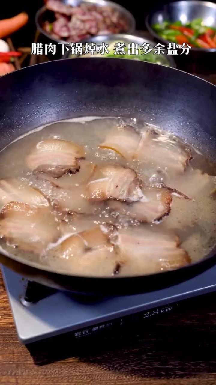 这个腊肉焦香下饭,香得流口水咯~