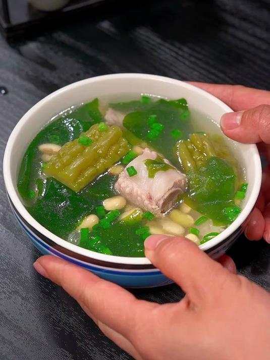裙带菜苦瓜排骨汤,清润又好喝
