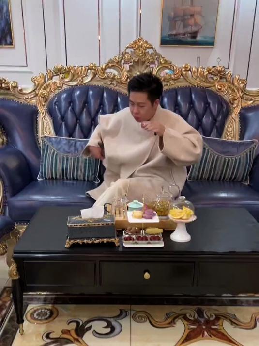 今天收到工资啦,老公的家庭版海鲜汉堡出餐啦!