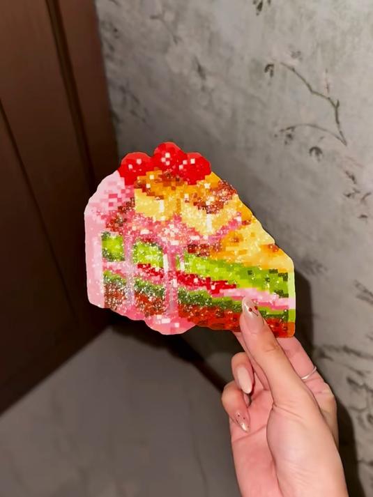 谁来懂一下这个蛋糕#手工拼豆超治愈#