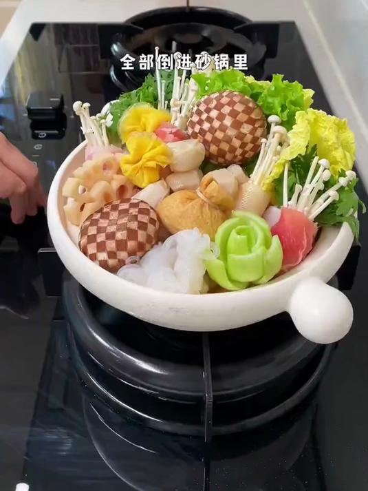 给小饭搭子做了一锅热气腾腾的鱼丸火锅 简简单单 仪式感满满