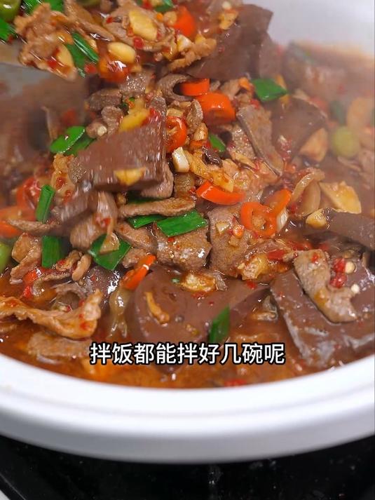 在湖南过年必须得吃杀猪菜,你就跟我这样做汤鲜味美还不腥