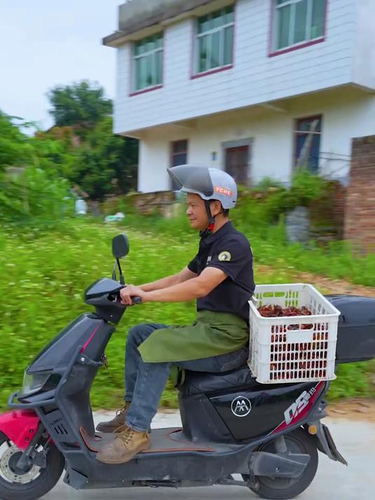 夏日里第一顿小龙虾好吃 瓜子二手车