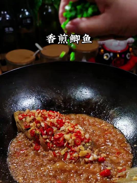 鲫鱼最好吃的做法，这样做的香煎鲫鱼在我们湖南湘菜馆里非常有名